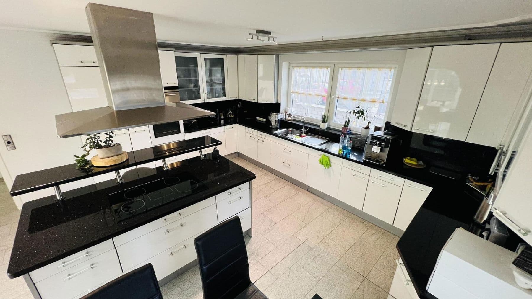 Pronájem domu 266 m², pozemek 475 m², Indianapolisstr.62, Köln, Severní Porýní-Vestfálsko Pronájem domu 266 m², pozemek 475 m², Indianapolisstr.62, Köln, Severní Porýní-Vestfálsko