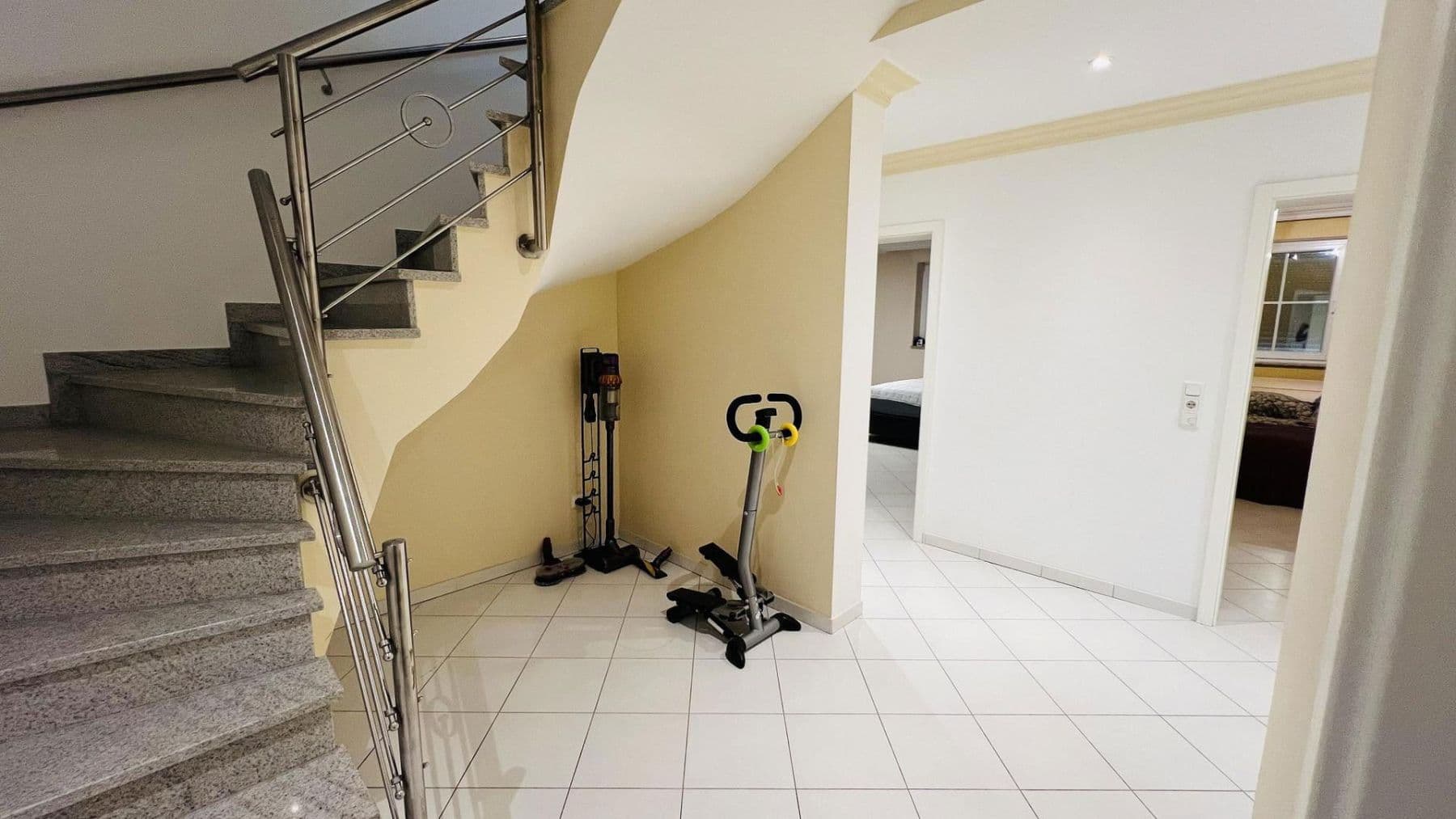 Pronájem domu 266 m², pozemek 475 m², Indianapolisstr.62, Köln, Severní Porýní-Vestfálsko Pronájem domu 266 m², pozemek 475 m², Indianapolisstr.62, Köln, Severní Porýní-Vestfálsko