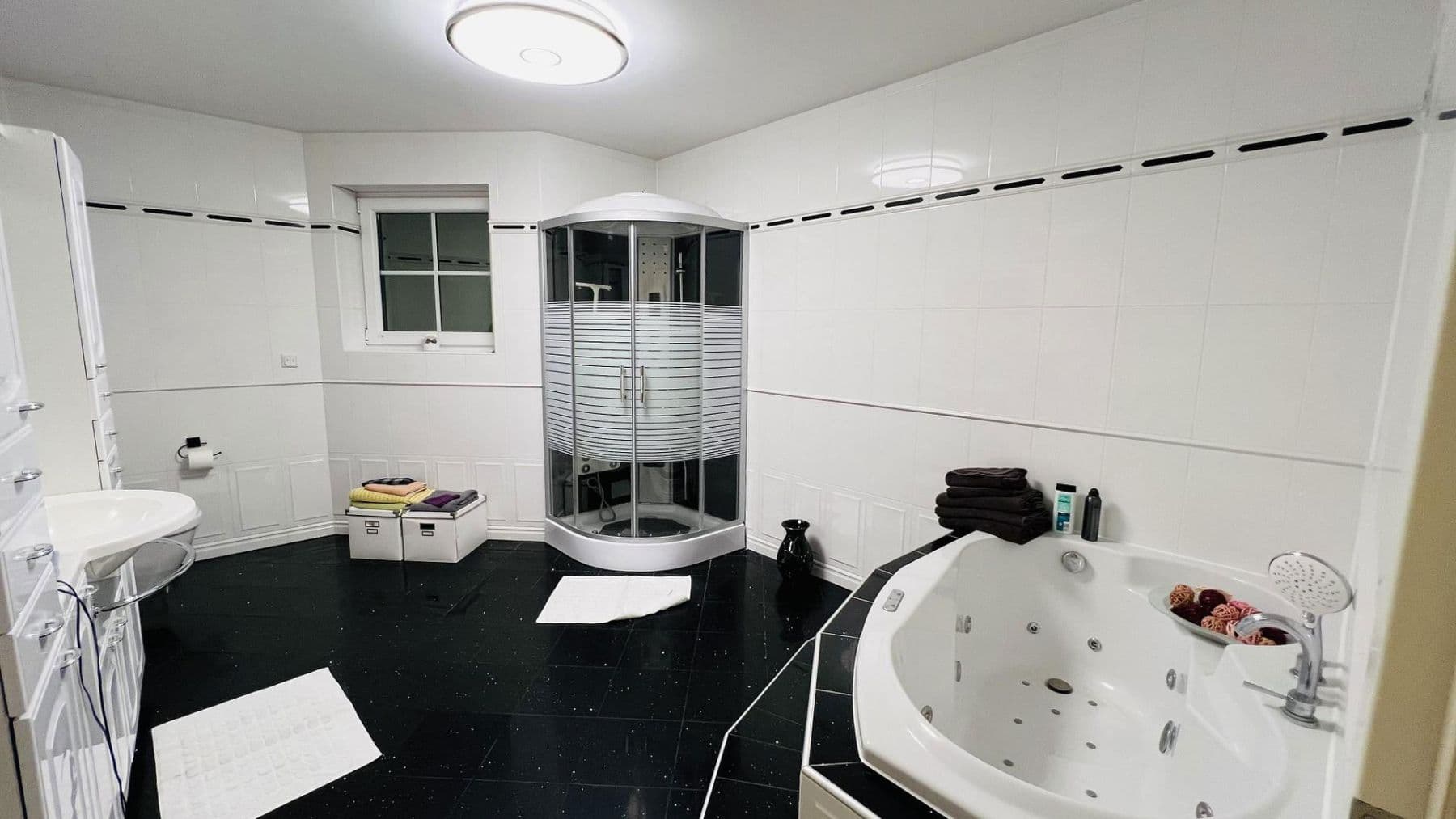 Pronájem domu 266 m², pozemek 475 m², Indianapolisstr.62, Köln, Severní Porýní-Vestfálsko Pronájem domu 266 m², pozemek 475 m², Indianapolisstr.62, Köln, Severní Porýní-Vestfálsko