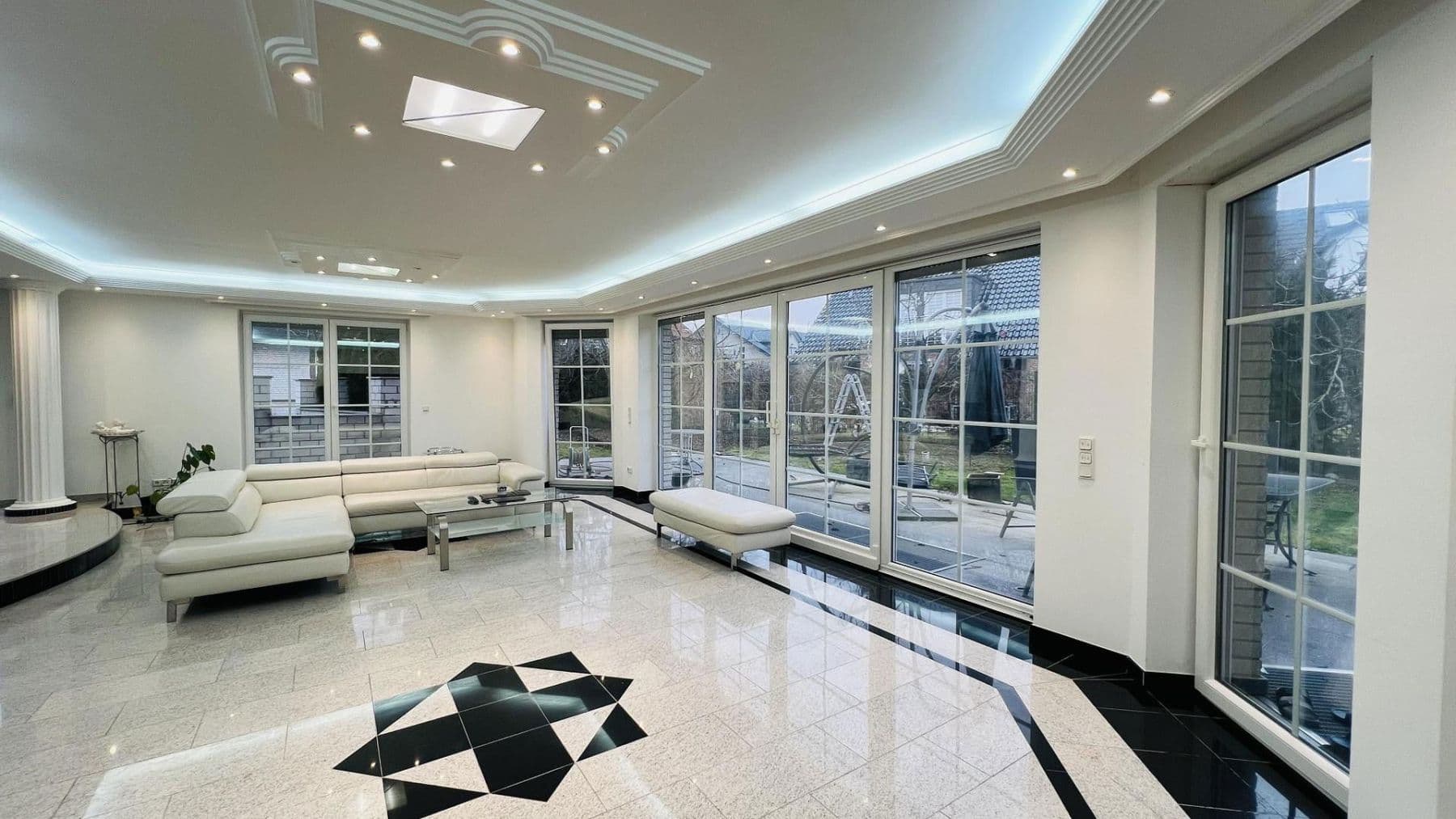 Pronájem domu 266 m², pozemek 475 m², Indianapolisstr.62, Köln, Severní Porýní-Vestfálsko Pronájem domu 266 m², pozemek 475 m², Indianapolisstr.62, Köln, Severní Porýní-Vestfálsko