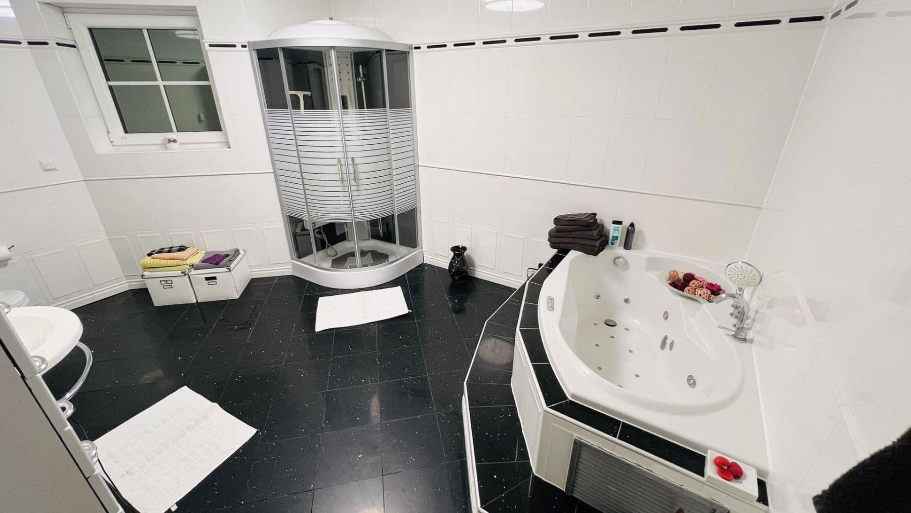 Pronájem domu 266 m², pozemek 475 m², Indianapolisstr.62, Köln, Severní Porýní-Vestfálsko Pronájem domu 266 m², pozemek 475 m², Indianapolisstr.62, Köln, Severní Porýní-Vestfálsko