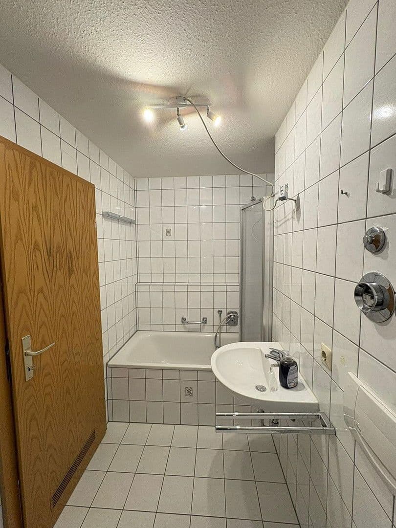 Pronájem bytu 2+1 61 m², Schillerstraße 10, Pfullingen, Bádensko-Württembersko Pronájem bytu 2+1 61 m², Schillerstraße 10, Pfullingen, Bádensko-Württembersko
