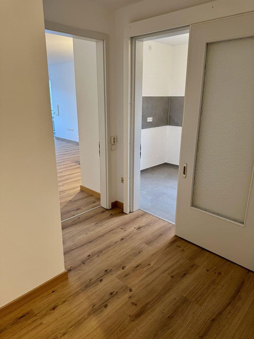 Pronájem bytu 4+1 90 m², Köglweg 17, Taufkirchen, Bavorsko Pronájem bytu 4+1 90 m², Köglweg 17, Taufkirchen, Bavorsko