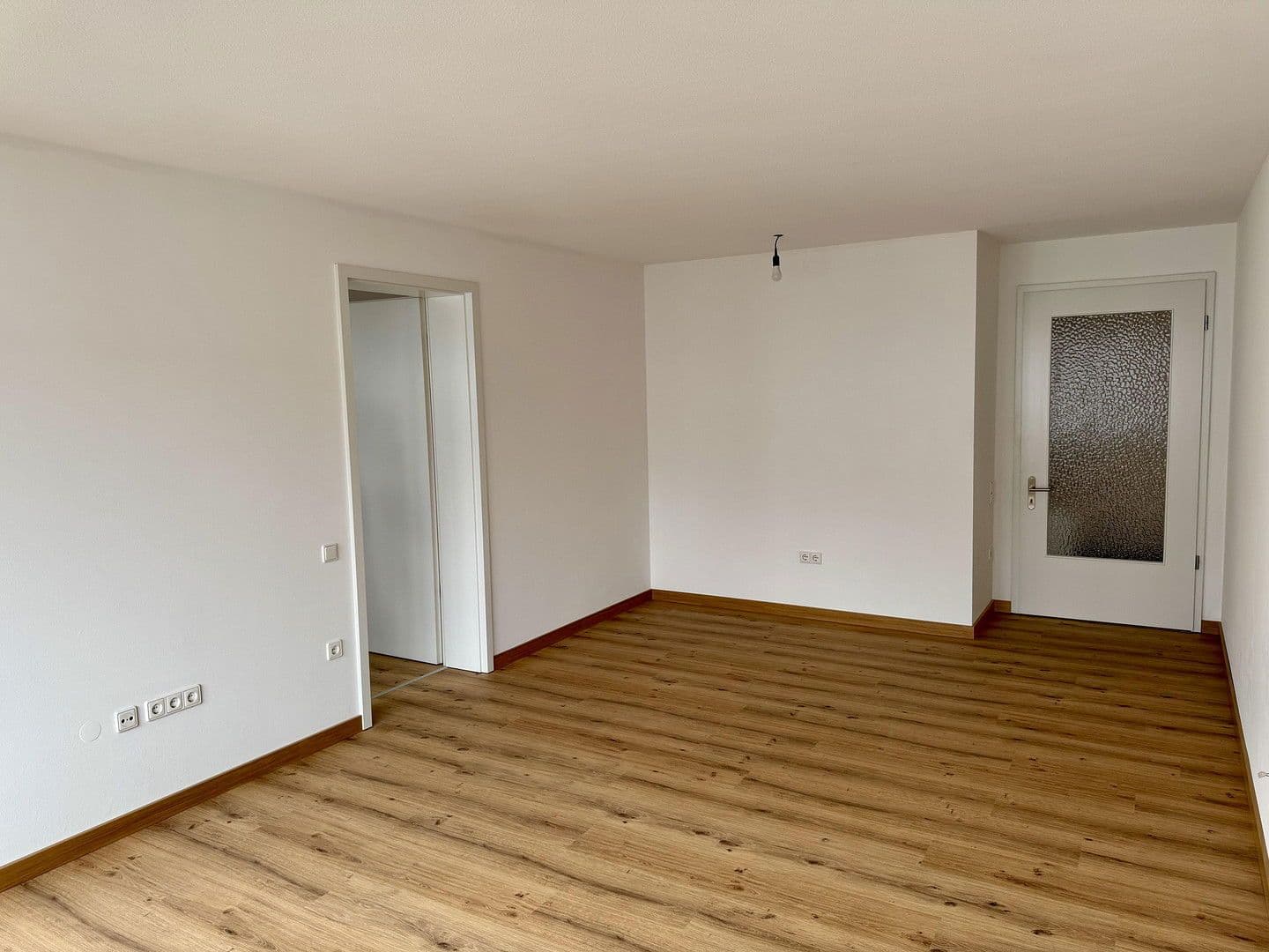 Pronájem bytu 4+1 90 m², Köglweg 17, Taufkirchen, Bavorsko Pronájem bytu 4+1 90 m², Köglweg 17, Taufkirchen, Bavorsko