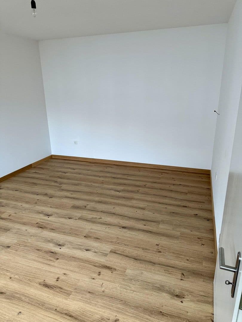 Pronájem bytu 4+1 90 m², Köglweg 17, Taufkirchen, Bavorsko Pronájem bytu 4+1 90 m², Köglweg 17, Taufkirchen, Bavorsko