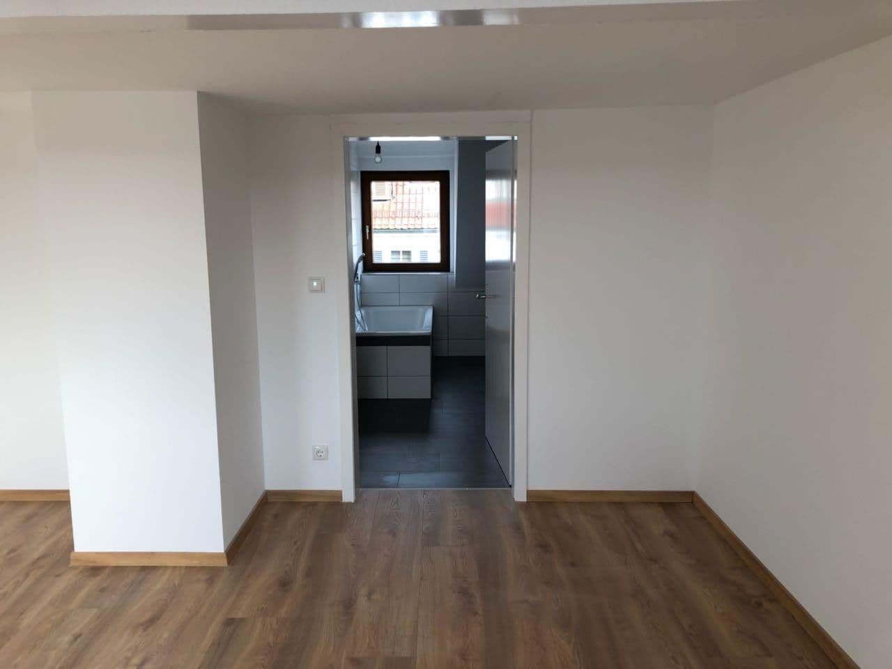 Pronájem domu 110 m², pozemek 125 m², Nürtingen, Bádensko-Württembersko Pronájem domu 110 m², pozemek 125 m², Nürtingen, Bádensko-Württembersko