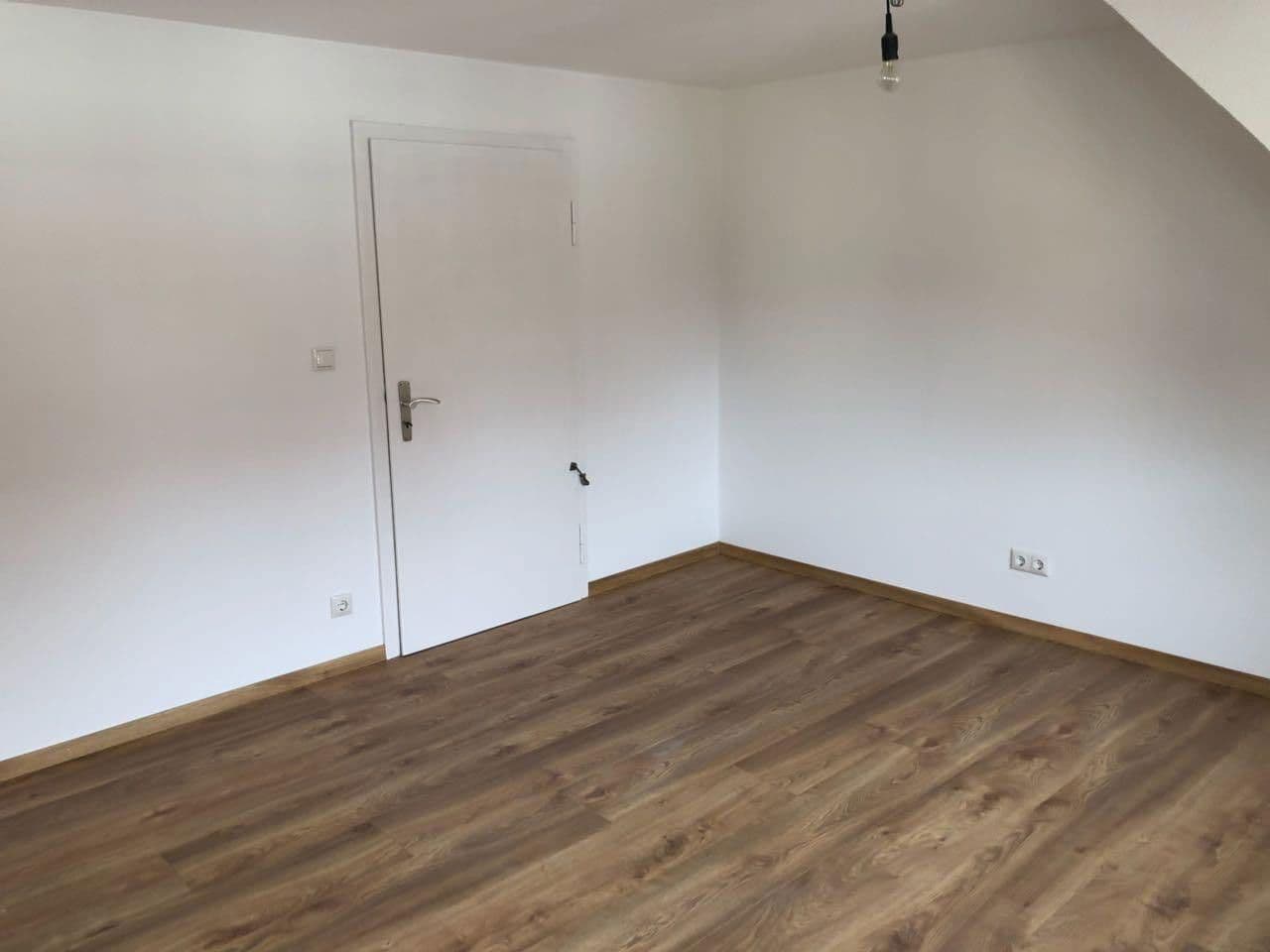 Pronájem domu 110 m², pozemek 125 m², Nürtingen, Bádensko-Württembersko Pronájem domu 110 m², pozemek 125 m², Nürtingen, Bádensko-Württembersko