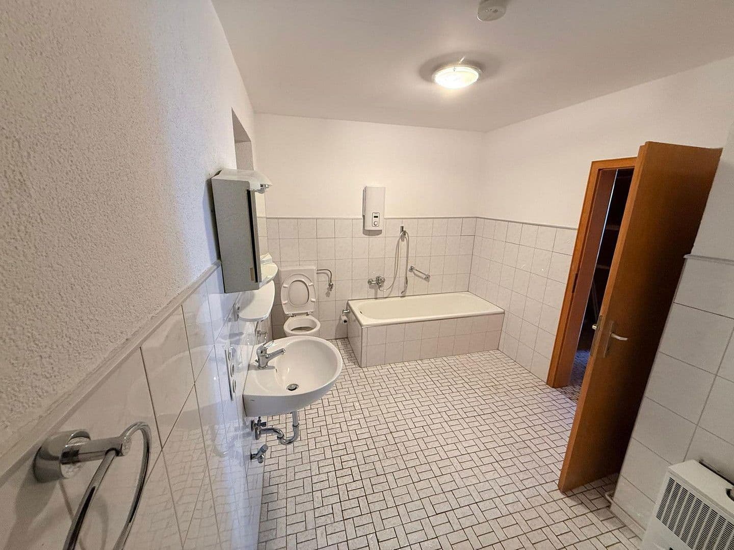 Pronájem domu 100 m², pozemek 250 m², Dorfstraße 6, Neuwied, Porýní-Falc Pronájem domu 100 m², pozemek 250 m², Dorfstraße 6, Neuwied, Porýní-Falc