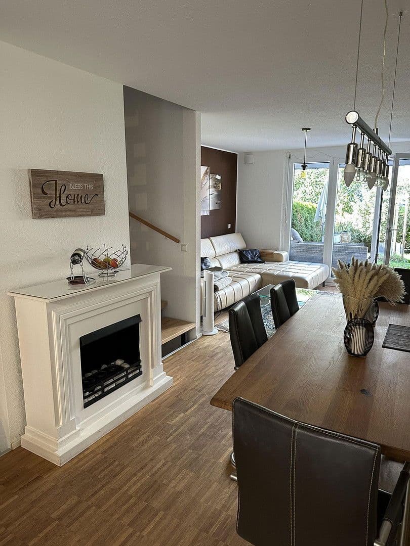 Prodej domu 125 m², pozemek 197 m², Abstatt, Bádensko-Württembersko Prodej domu 125 m², pozemek 197 m², Abstatt, Bádensko-Württembersko