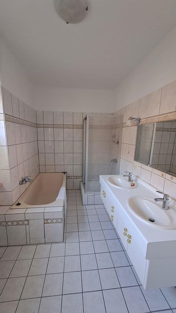 Pronájem bytu 3+1 80 m², Frankfurt, Hessen Pronájem bytu 3+1 80 m², Frankfurt, Hessen