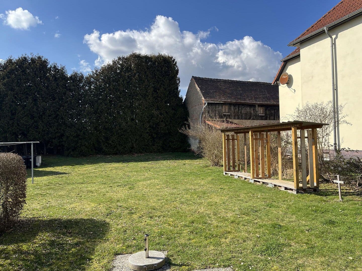 Prodej domu 780 m², pozemek 3.560 m², Lobstädter Straße 11, Neukieritzsch, Sasko Prodej domu 780 m², pozemek 3.560 m², Lobstädter Straße 11, Neukieritzsch, Sasko