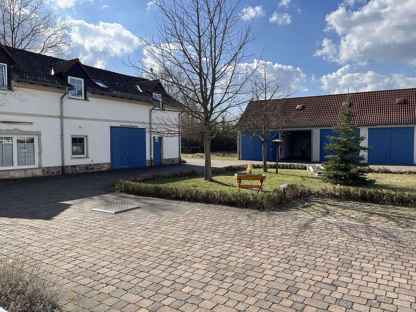Prodej domu 780 m², pozemek 3.560 m², Lobstädter Straße 11, Neukieritzsch, Sasko Prodej domu 780 m², pozemek 3.560 m², Lobstädter Straße 11, Neukieritzsch, Sasko