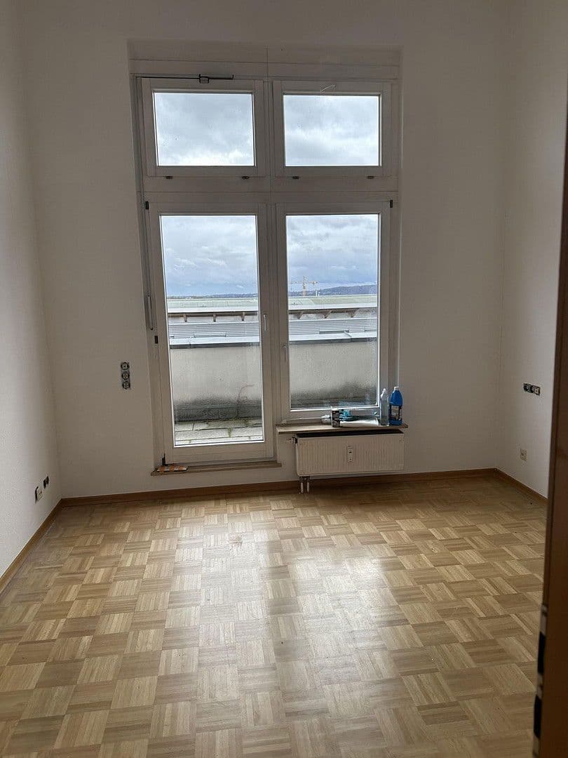 Pronájem bytu 3+1 90 m², Thekla-Kauffmann-Weg 7, Stuttgart, Bádensko-Württembersko Pronájem bytu 3+1 90 m², Thekla-Kauffmann-Weg 7, Stuttgart, Bádensko-Württembersko