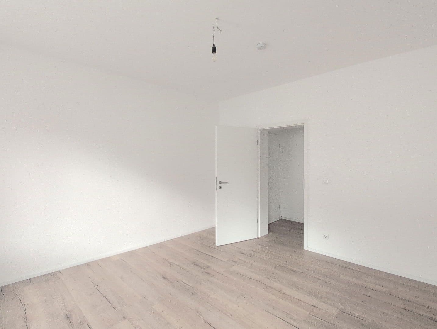 Pronájem bytu 4+1 85 m², Dessau-Roßlau, Sasko-Anhaltsko Pronájem bytu 4+1 85 m², Dessau-Roßlau, Sasko-Anhaltsko