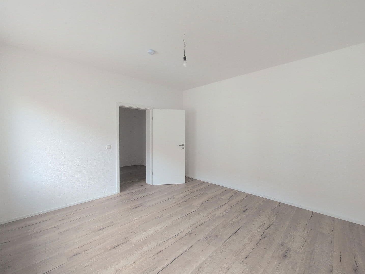 Pronájem bytu 4+1 85 m², Dessau-Roßlau, Sasko-Anhaltsko Pronájem bytu 4+1 85 m², Dessau-Roßlau, Sasko-Anhaltsko