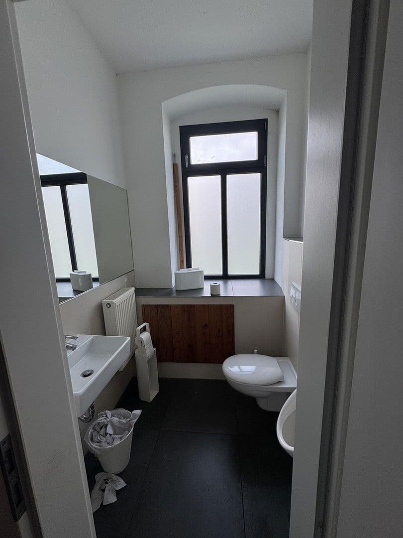 Pronájem nebytového prostoru 6.000 m², Löbauer Str. 1a, Žitava, Sasko Pronájem nebytového prostoru 6.000 m², Löbauer Str. 1a, Žitava, Sasko