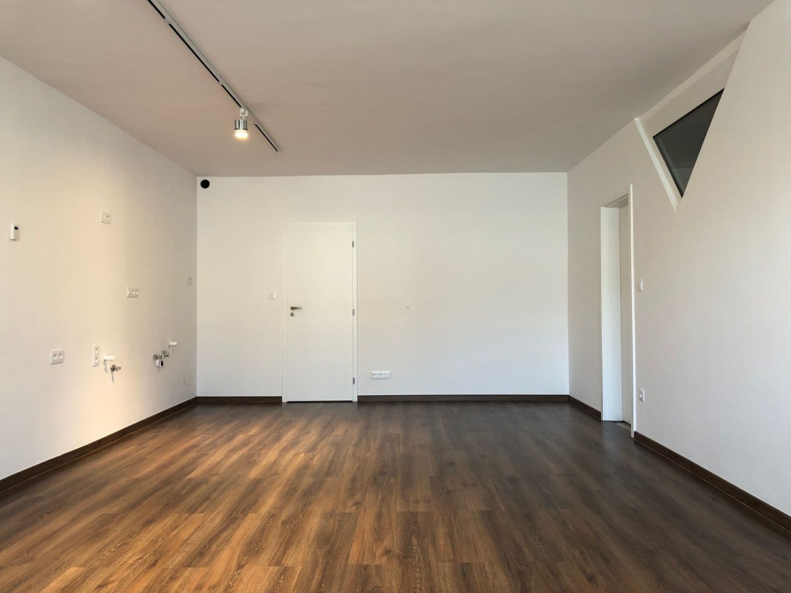 Pronájem kanceláře 47 m², Rešetkova, Nové Mesto, Bratislavský kraj Pronájem kanceláře 47 m², Rešetkova, Nové Mesto, Bratislavský kraj