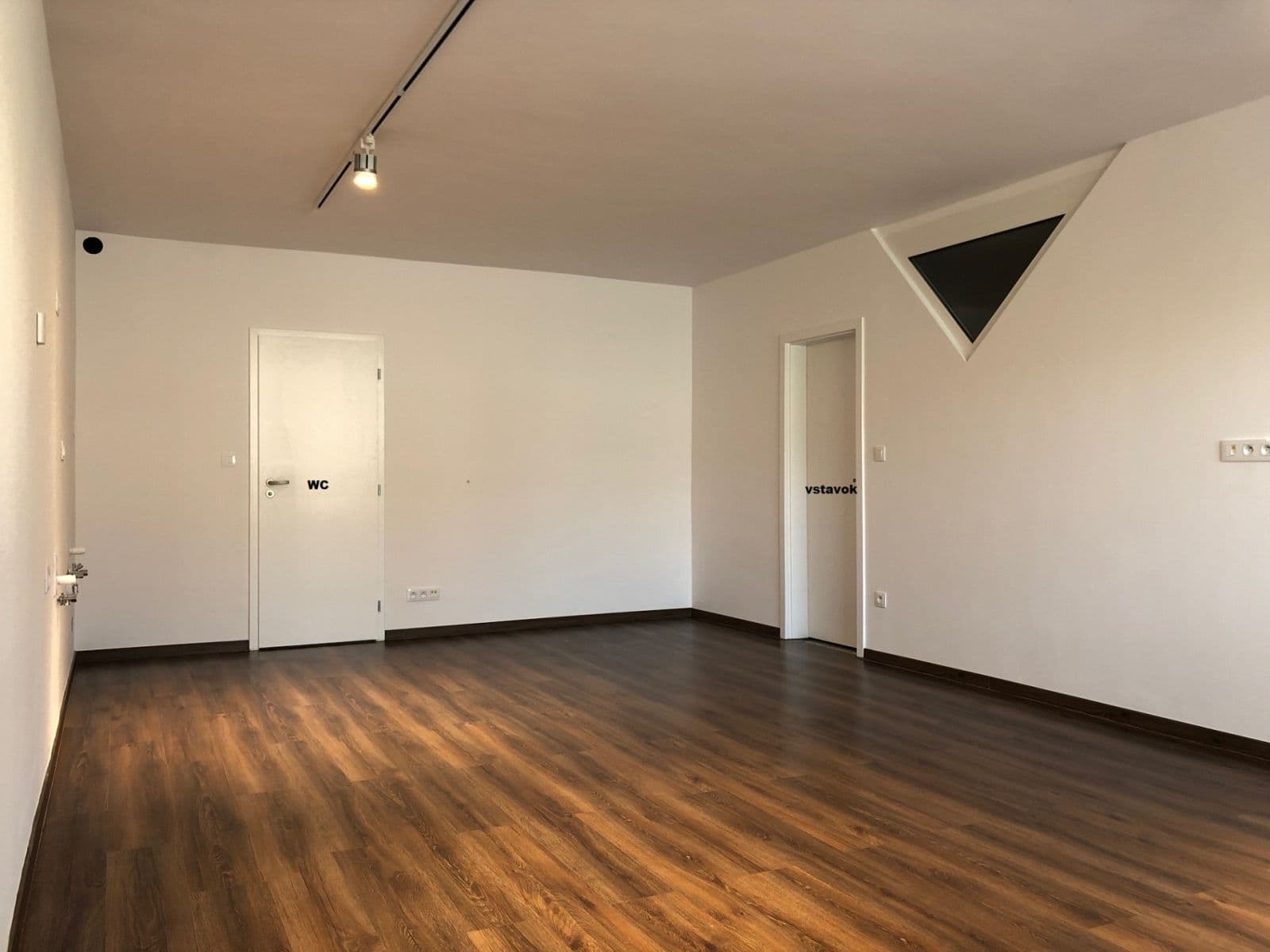 Pronájem kanceláře 47 m², Rešetkova, Nové Mesto, Bratislavský kraj Pronájem kanceláře 47 m², Rešetkova, Nové Mesto, Bratislavský kraj