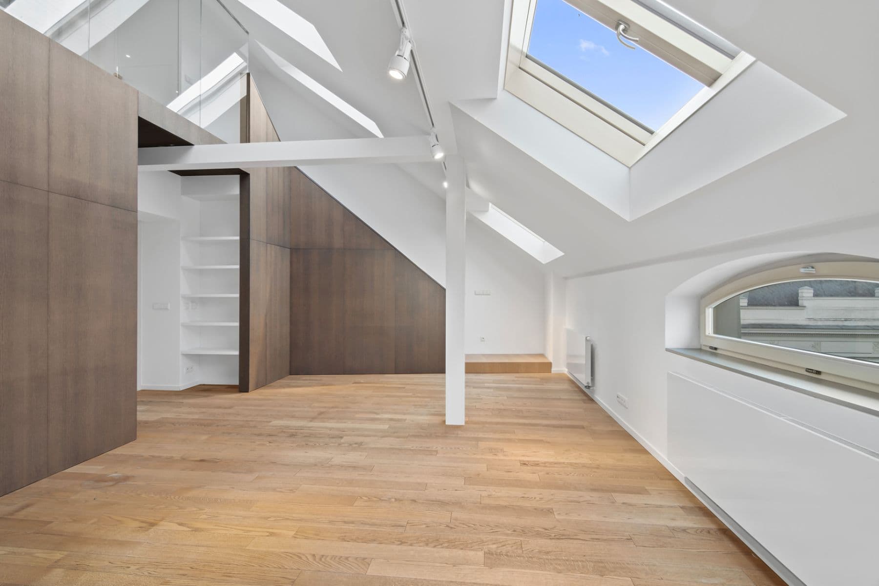 Pronájem bytu 3+1 130 m², U Akademie, Praha, Praha Pronájem bytu 3+1 130 m², U Akademie, Praha, Praha