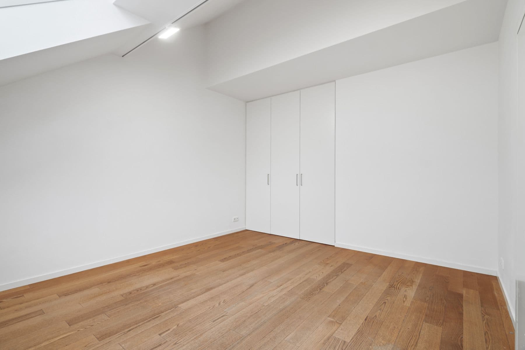 Pronájem bytu 3+1 130 m², U Akademie, Praha, Praha Pronájem bytu 3+1 130 m², U Akademie, Praha, Praha