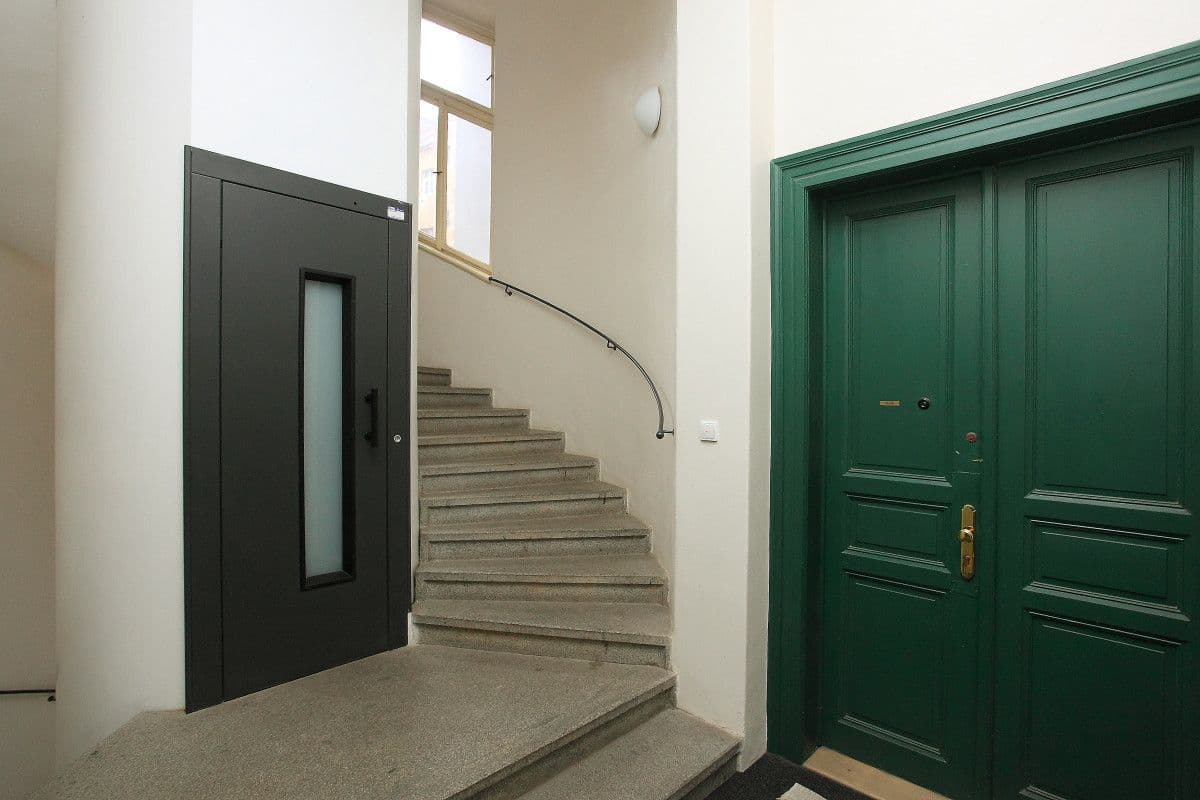 Pronájem bytu 3+1 130 m², U Akademie, Praha, Praha Pronájem bytu 3+1 130 m², U Akademie, Praha, Praha