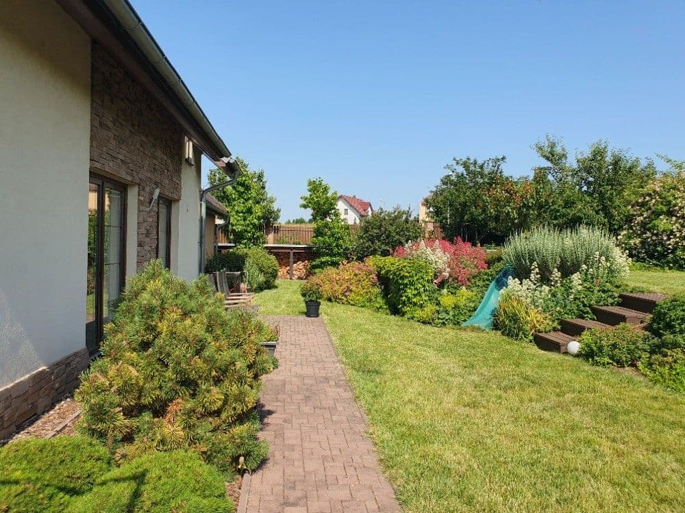 Prodej domu 248 m², pozemek 1.269 m², Radějovice, Středočeský kraj Prodej domu 248 m², pozemek 1.269 m², Radějovice, Středočeský kraj