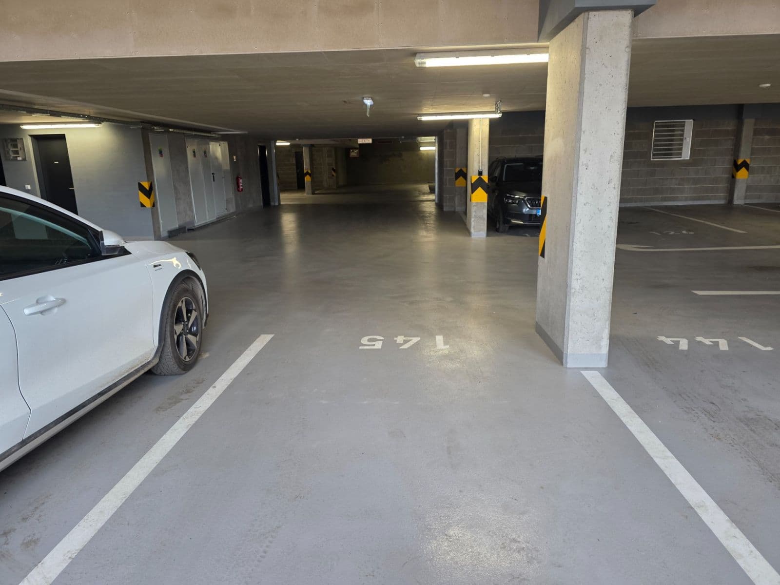 Pronájem garáže 12 m², Kardausova, Praha, Praha Pronájem garáže 12 m², Kardausova, Praha, Praha