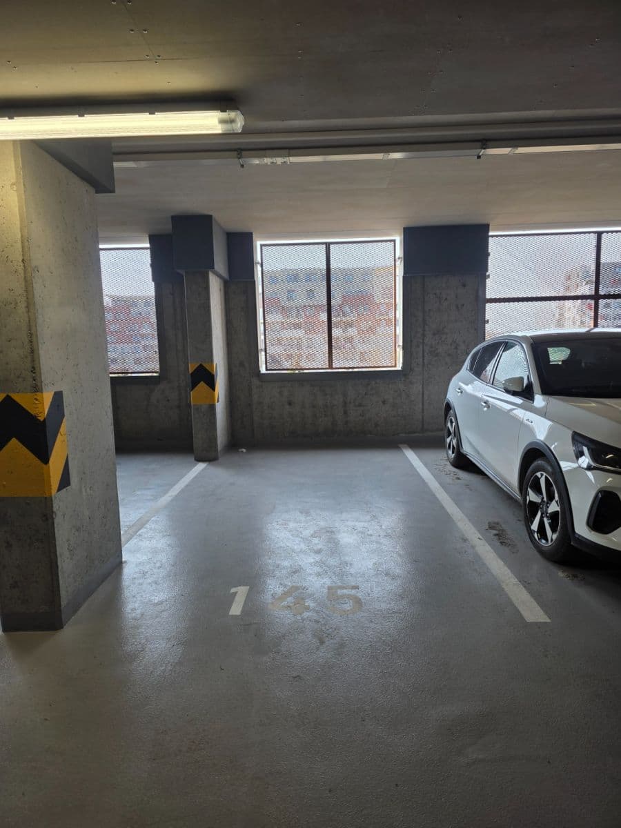 Pronájem garáže 12 m², Kardausova, Praha, Praha Pronájem garáže 12 m², Kardausova, Praha, Praha