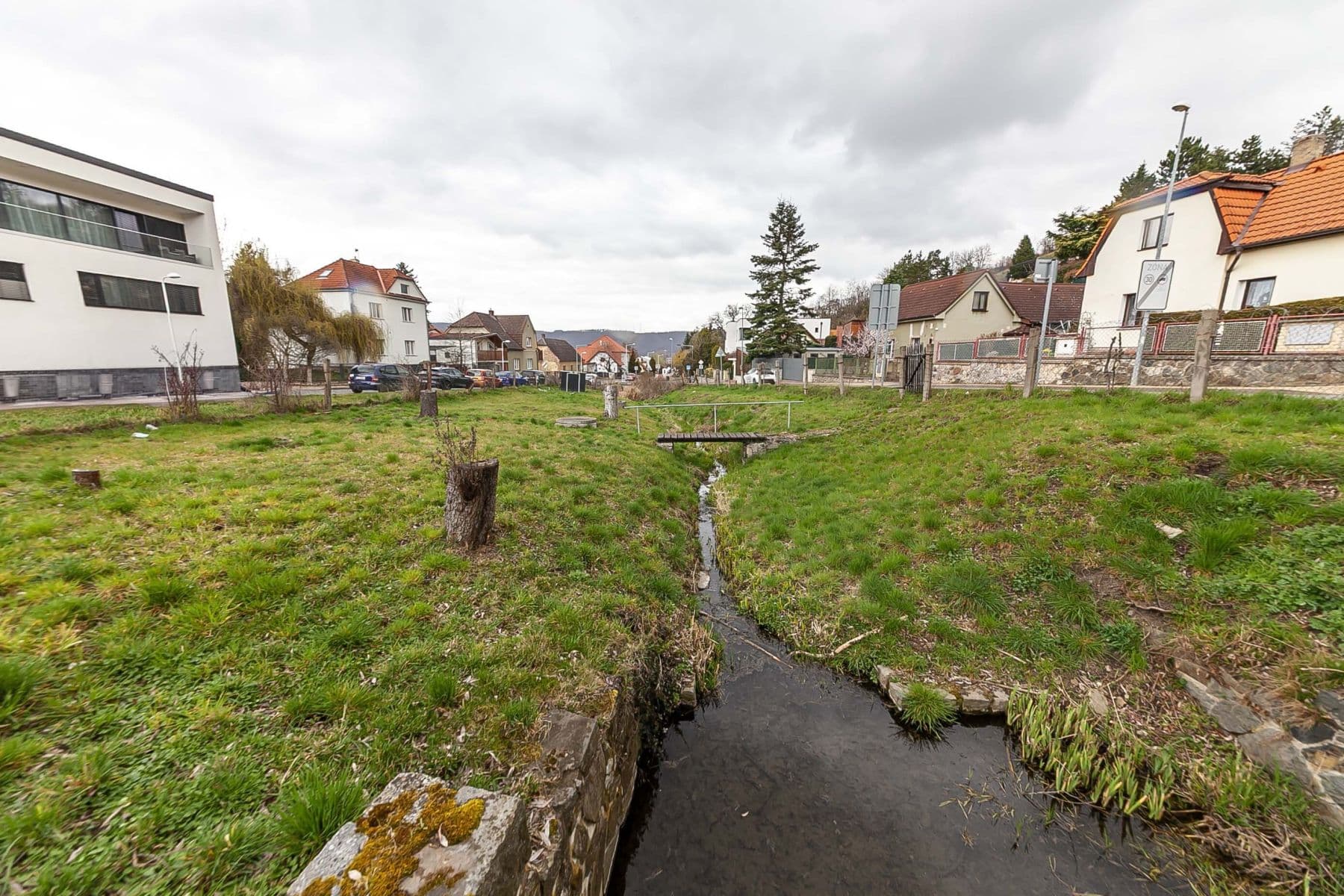 Prodej pozemku 736 m², U Lip, Praha, Praha Prodej pozemku 736 m², U Lip, Praha, Praha