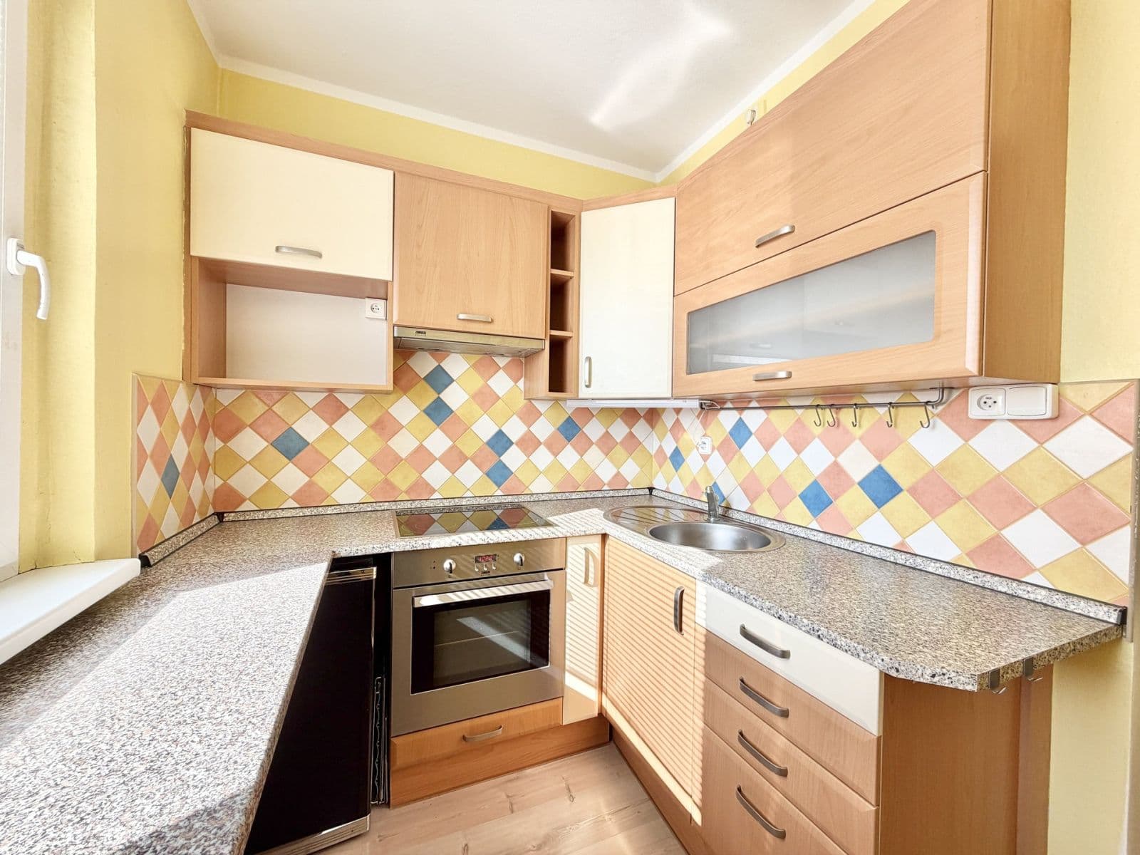 Prodej bytu 2+1 41 m², Bezová, Liberec, Liberecký kraj Prodej bytu 2+1 41 m², Bezová, Liberec, Liberecký kraj