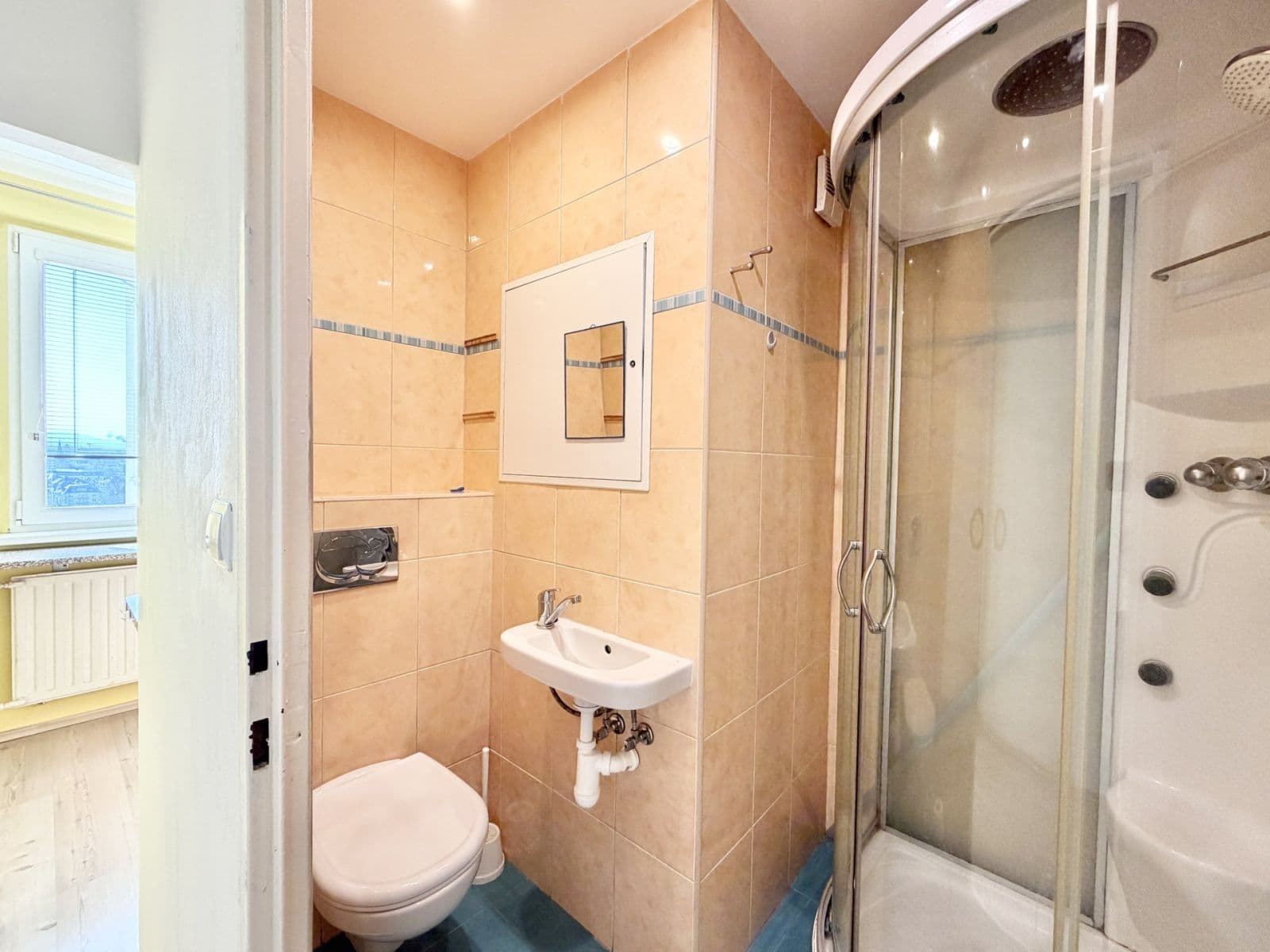 Prodej bytu 2+1 41 m², Bezová, Liberec, Liberecký kraj Prodej bytu 2+1 41 m², Bezová, Liberec, Liberecký kraj
