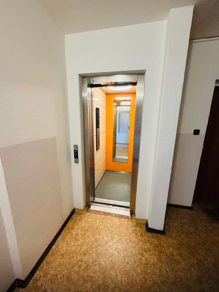 Prodej bytu 3+1 80 m², Ohradní, Praha, Praha Prodej bytu 3+1 80 m², Ohradní, Praha, Praha