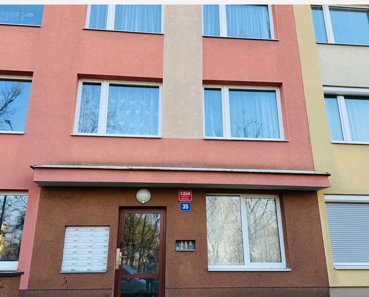 Prodej bytu 3+1 80 m², Ohradní, Praha, Praha Prodej bytu 3+1 80 m², Ohradní, Praha, Praha