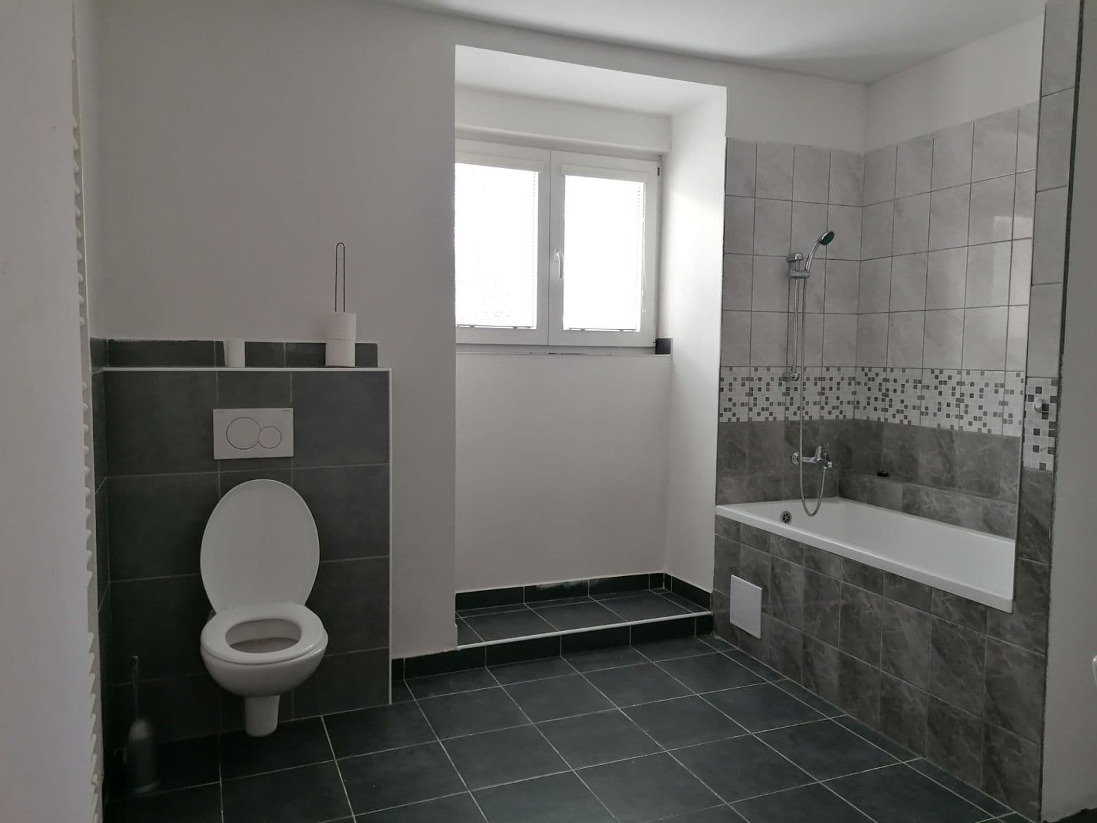 Pronájem bytu 2+kk 56 m², Fügnerova, Králův Dvůr, Středočeský kraj Pronájem bytu 2+kk 56 m², Fügnerova, Králův Dvůr, Středočeský kraj