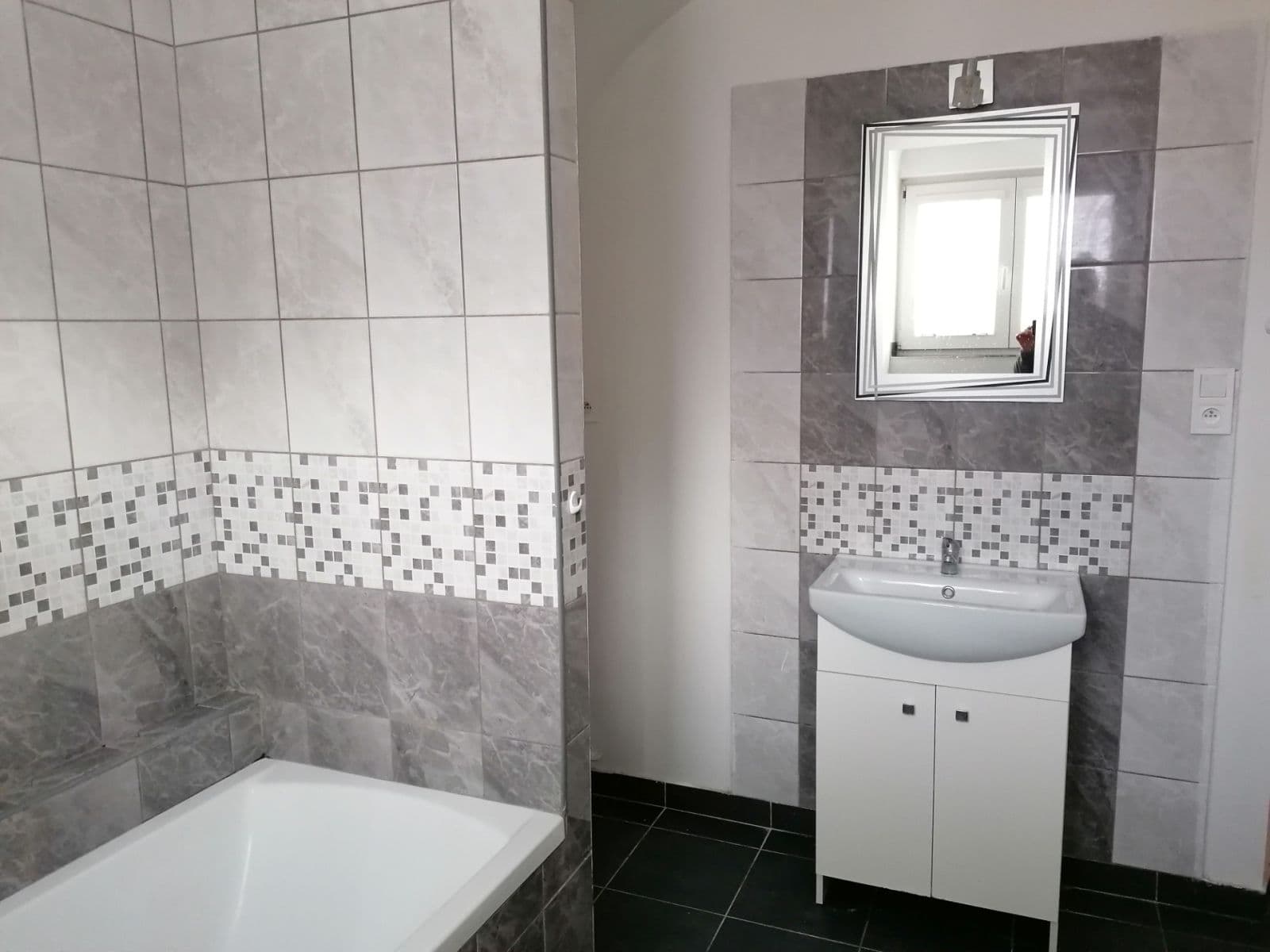 Pronájem bytu 2+kk 56 m², Fügnerova, Králův Dvůr, Středočeský kraj Pronájem bytu 2+kk 56 m², Fügnerova, Králův Dvůr, Středočeský kraj