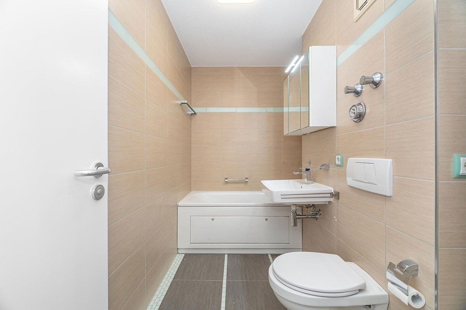 Prodej bytu 3+1 76 m², Schellenbergstr. 2, Germering, Bavorsko Prodej bytu 3+1 76 m², Schellenbergstr. 2, Germering, Bavorsko