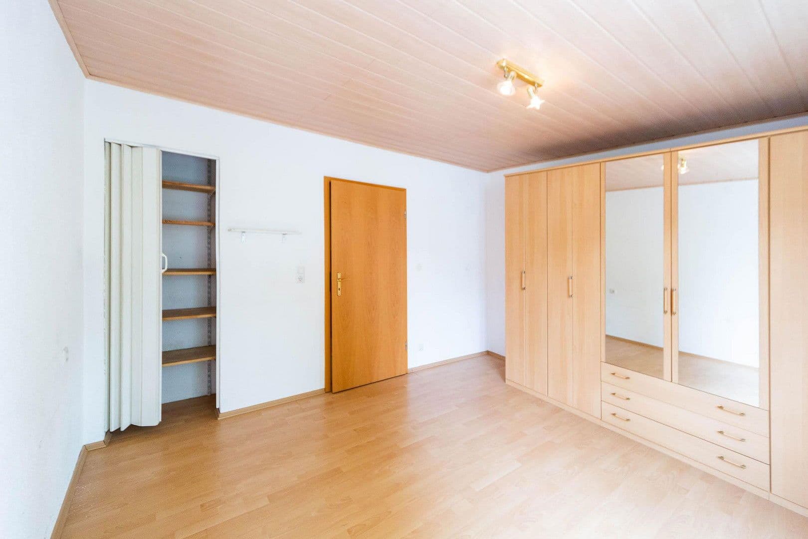 Pronájem bytu 4+1 70 m², Brenkenackerweg 35, Lichtenstein, Bádensko-Württembersko Pronájem bytu 4+1 70 m², Brenkenackerweg 35, Lichtenstein, Bádensko-Württembersko
