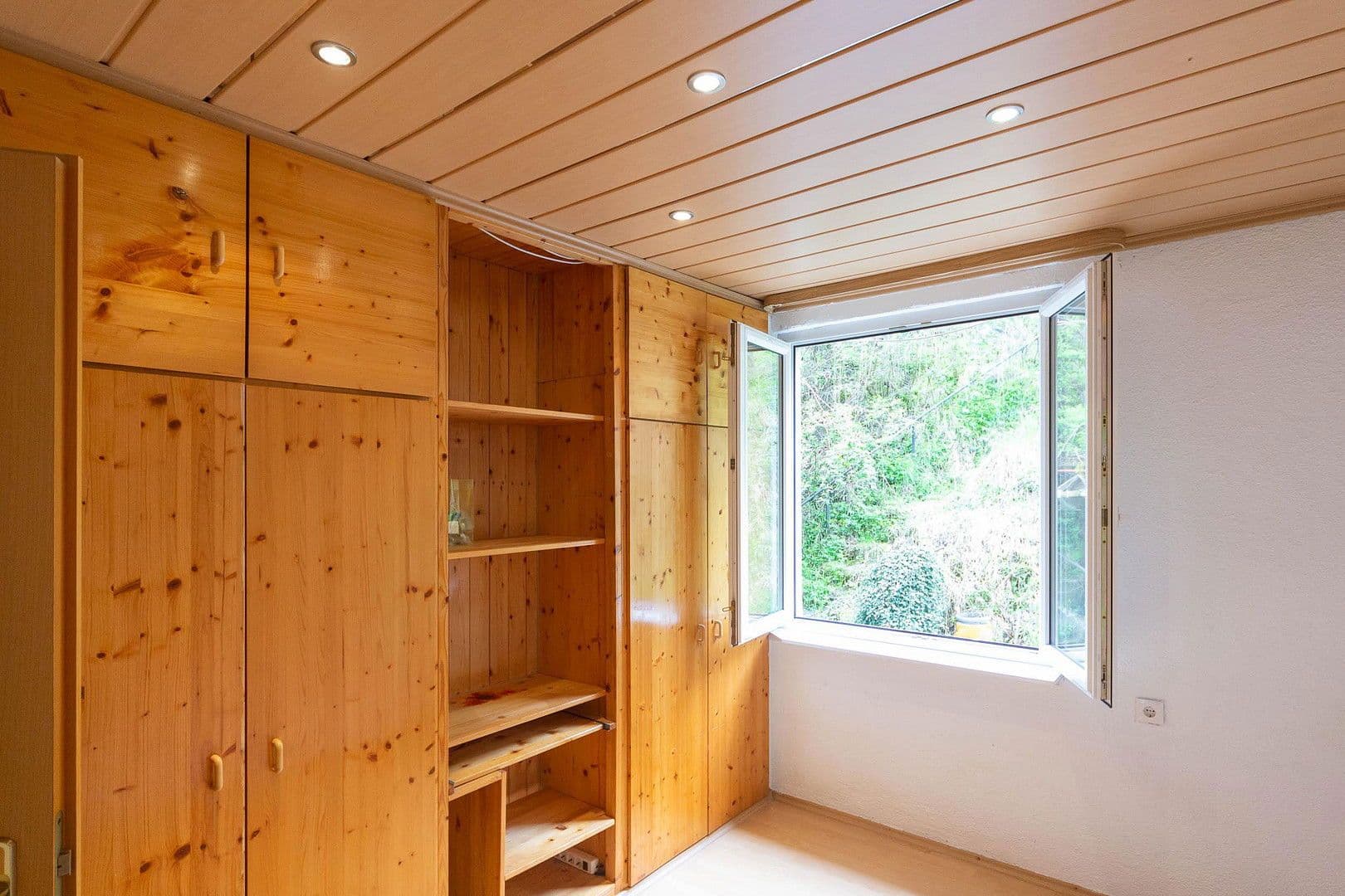 Pronájem bytu 4+1 70 m², Brenkenackerweg 35, Lichtenstein, Bádensko-Württembersko Pronájem bytu 4+1 70 m², Brenkenackerweg 35, Lichtenstein, Bádensko-Württembersko