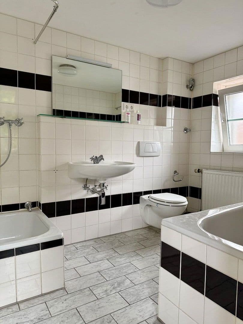 Prodej domu 164 m², pozemek 100 m², Düsseldorf, Severní Porýní-Vestfálsko Prodej domu 164 m², pozemek 100 m², Düsseldorf, Severní Porýní-Vestfálsko