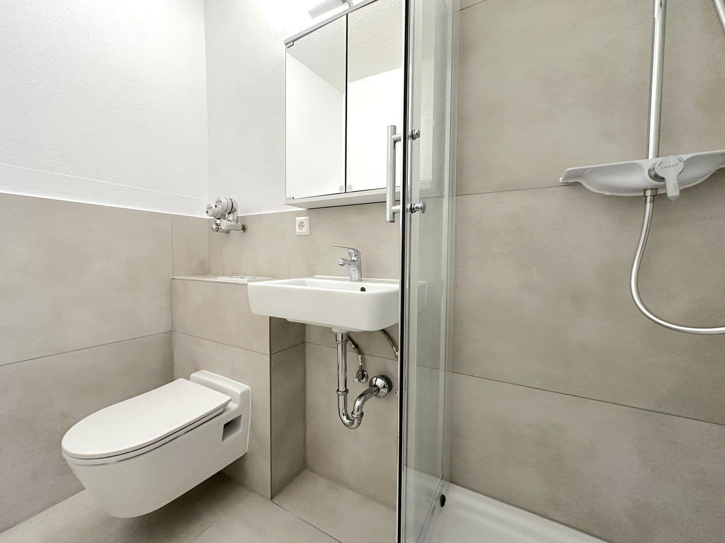 Pronájem bytu 2+1 46 m², Eltviller Straße 19, Wiesbaden, Hessen Pronájem bytu 2+1 46 m², Eltviller Straße 19, Wiesbaden, Hessen