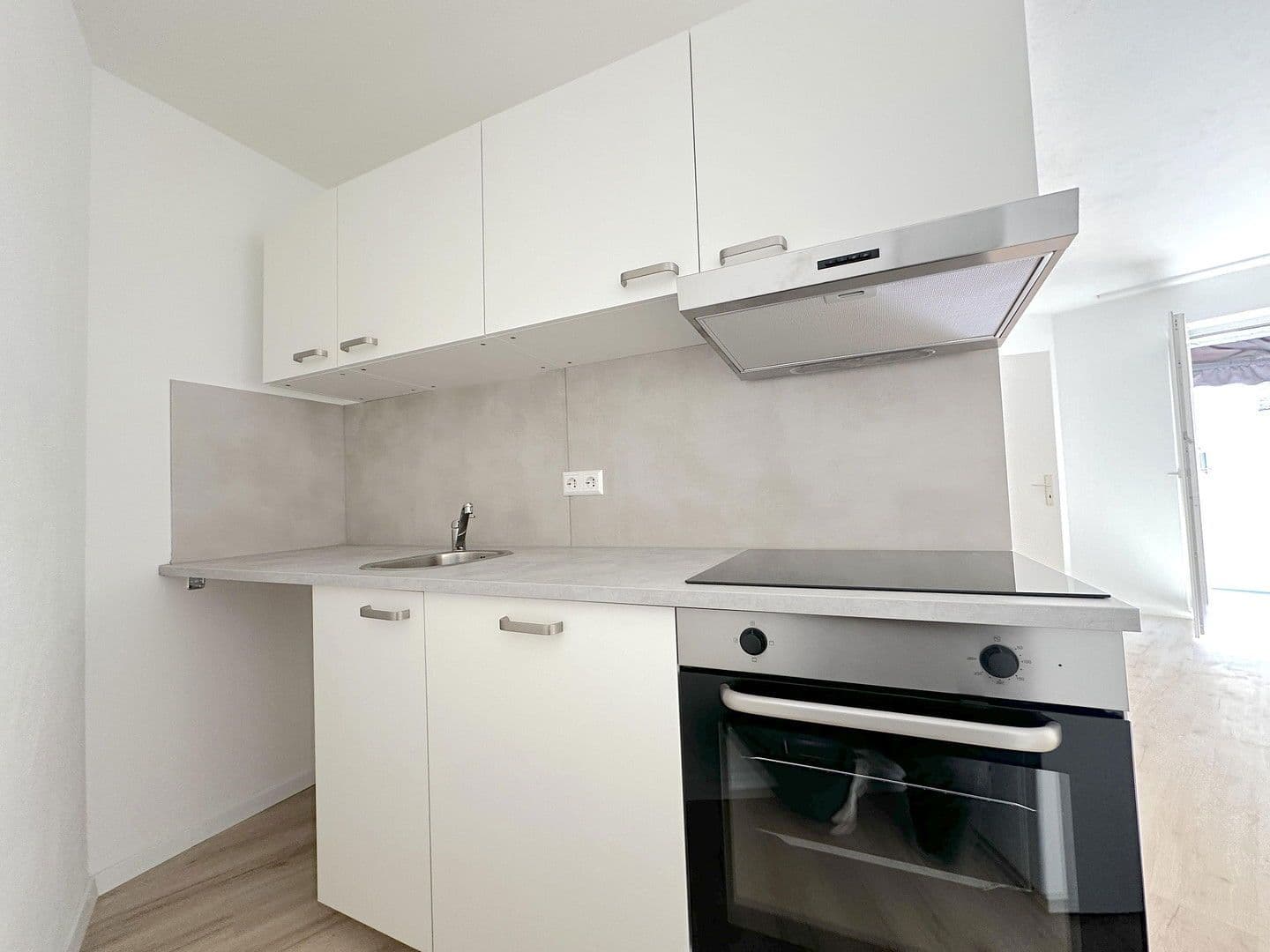 Pronájem bytu 2+1 46 m², Eltviller Straße 19, Wiesbaden, Hessen Pronájem bytu 2+1 46 m², Eltviller Straße 19, Wiesbaden, Hessen