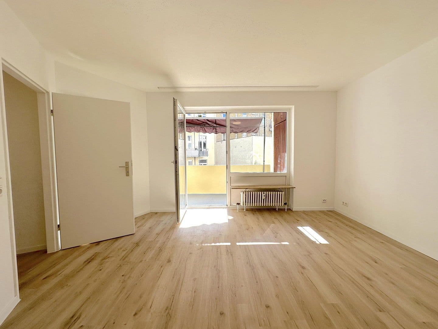 Pronájem bytu 2+1 46 m², Eltviller Straße 19, Wiesbaden, Hessen Pronájem bytu 2+1 46 m², Eltviller Straße 19, Wiesbaden, Hessen