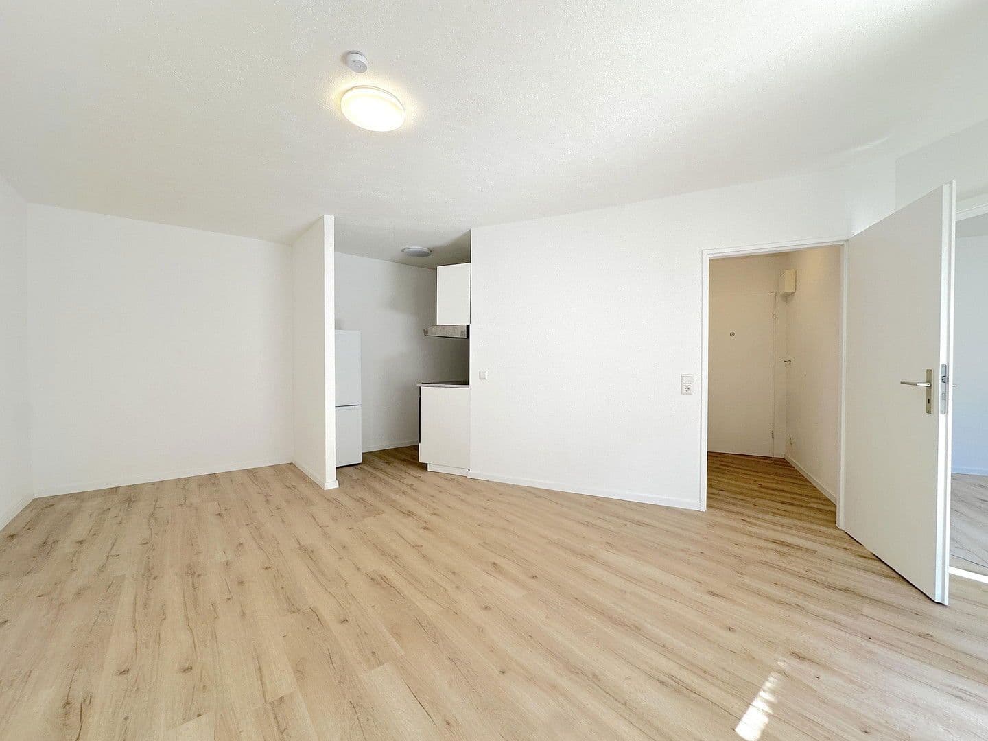Pronájem bytu 2+1 46 m², Eltviller Straße 19, Wiesbaden, Hessen Pronájem bytu 2+1 46 m², Eltviller Straße 19, Wiesbaden, Hessen