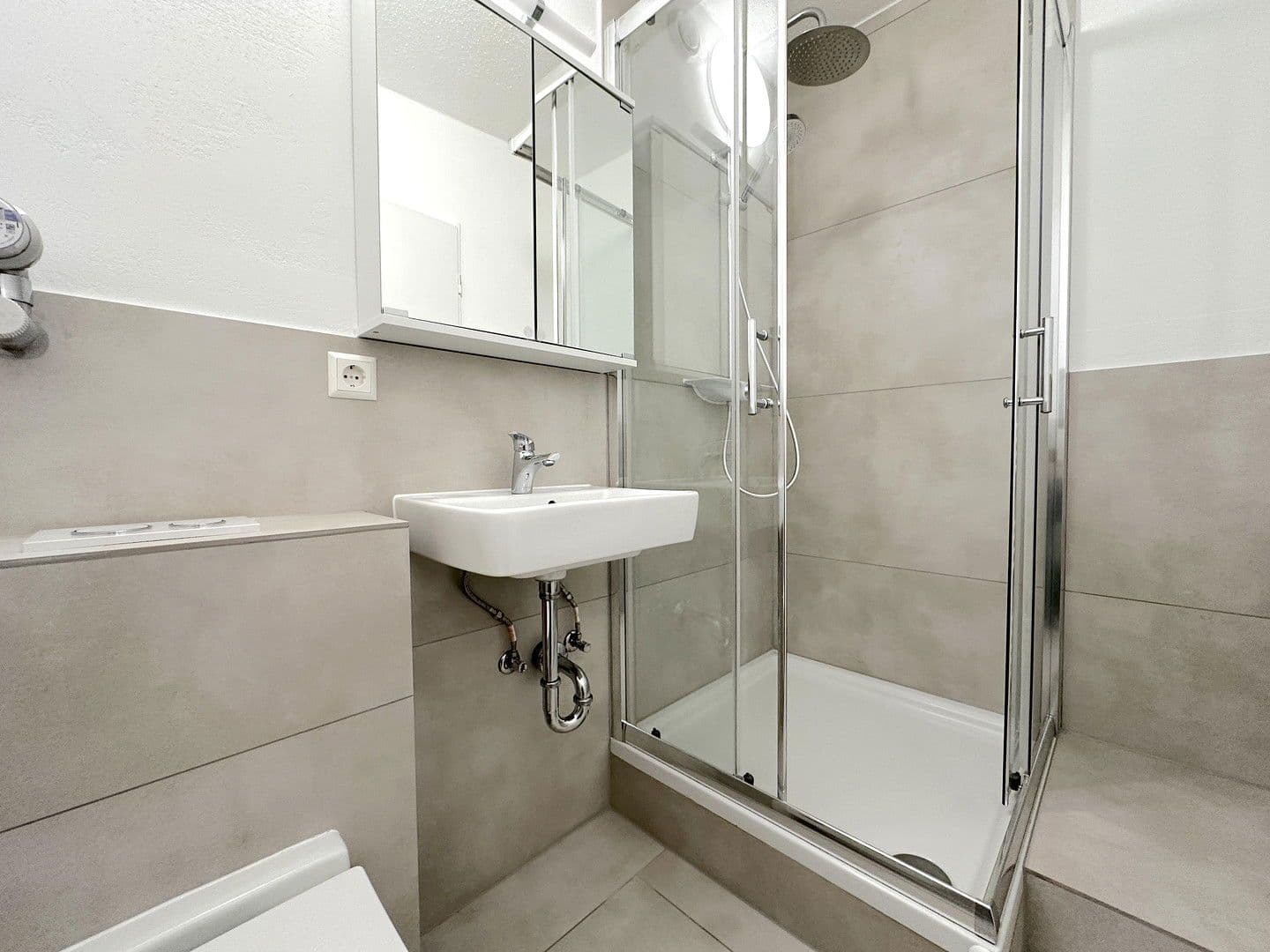 Pronájem bytu 2+1 46 m², Eltviller Straße 19, Wiesbaden, Hessen Pronájem bytu 2+1 46 m², Eltviller Straße 19, Wiesbaden, Hessen