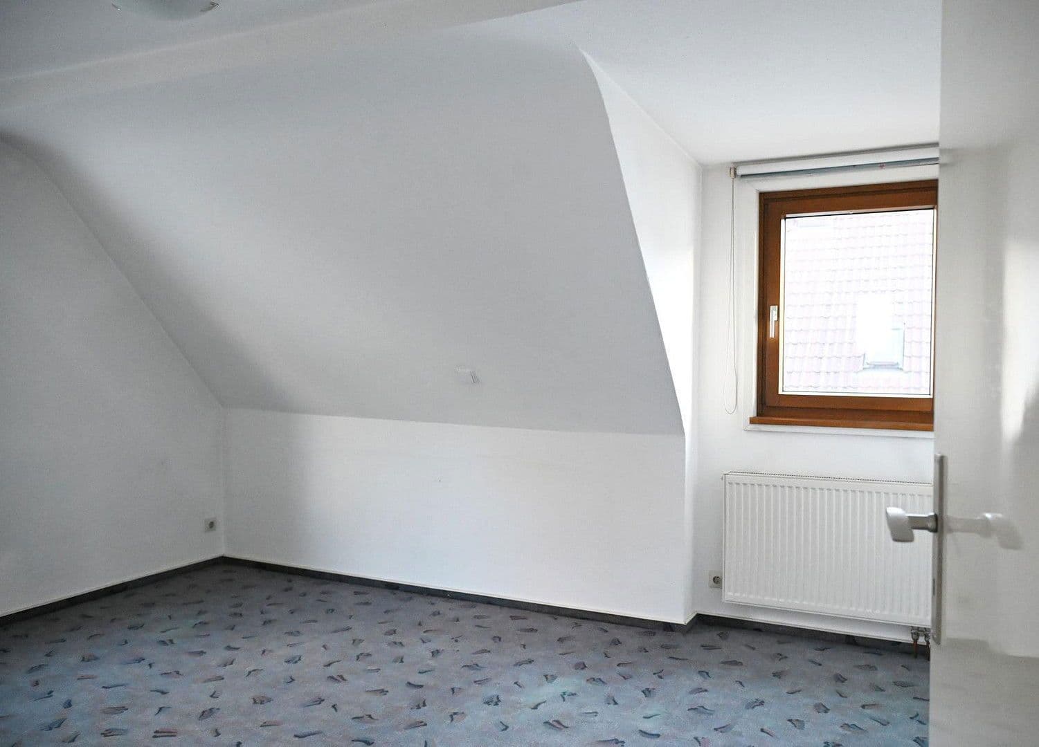 Prodej domu 143 m², pozemek 274 m², Eichendorffstr. 10, Bad Urach, Bádensko-Württembersko Prodej domu 143 m², pozemek 274 m², Eichendorffstr. 10, Bad Urach, Bádensko-Württembersko