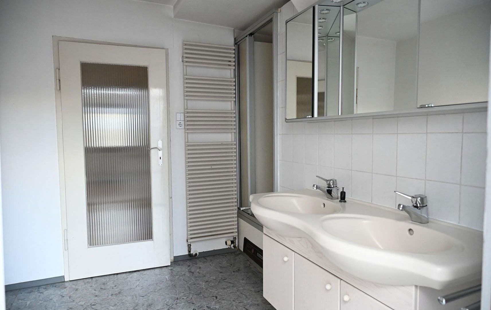 Prodej domu 143 m², pozemek 274 m², Eichendorffstr. 10, Bad Urach, Bádensko-Württembersko Prodej domu 143 m², pozemek 274 m², Eichendorffstr. 10, Bad Urach, Bádensko-Württembersko