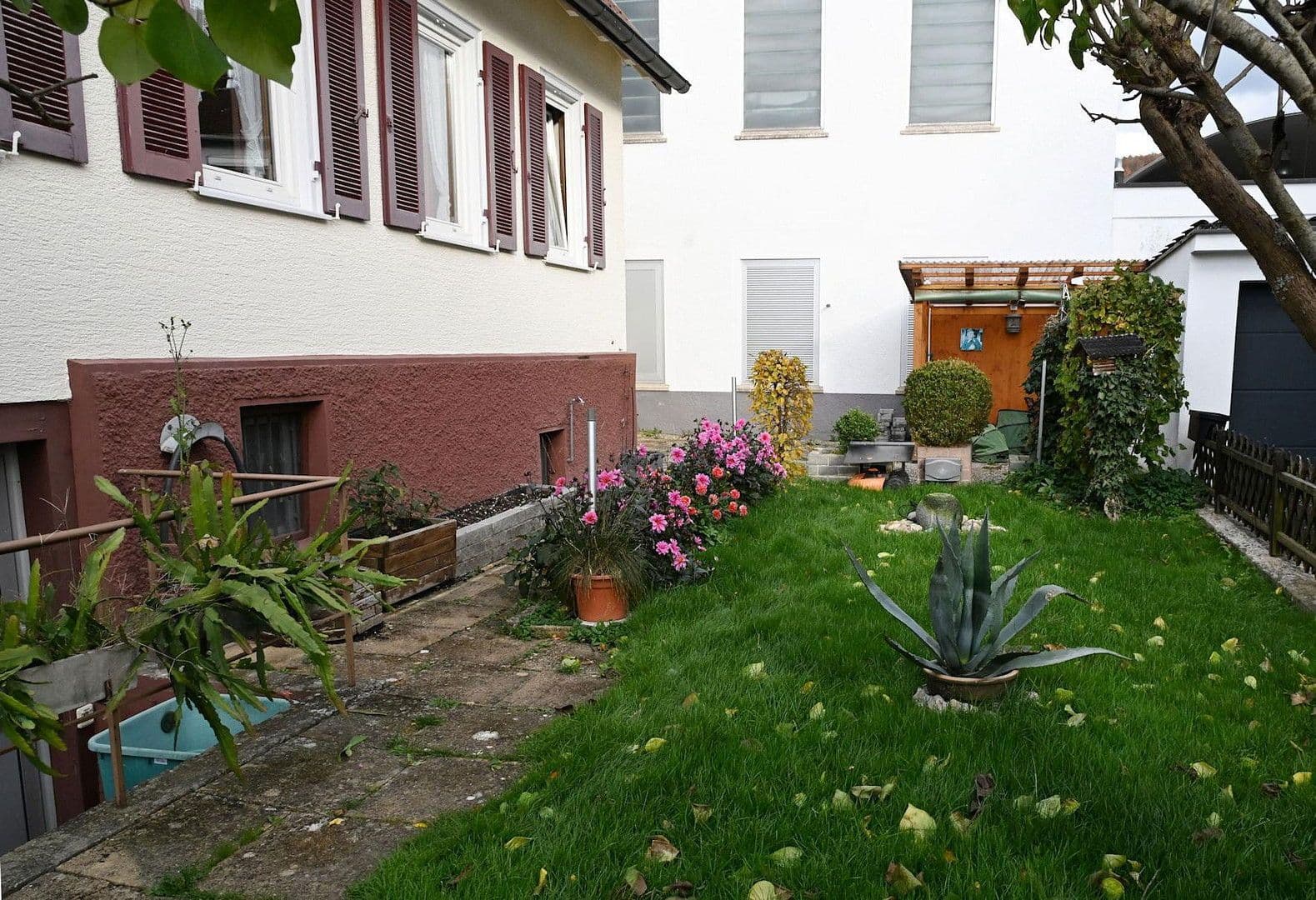 Prodej domu 143 m², pozemek 274 m², Eichendorffstr. 10, Bad Urach, Bádensko-Württembersko Prodej domu 143 m², pozemek 274 m², Eichendorffstr. 10, Bad Urach, Bádensko-Württembersko