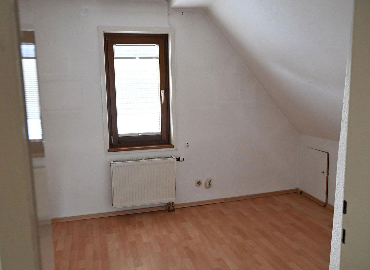 Prodej domu 143 m², pozemek 274 m², Eichendorffstr. 10, Bad Urach, Bádensko-Württembersko Prodej domu 143 m², pozemek 274 m², Eichendorffstr. 10, Bad Urach, Bádensko-Württembersko