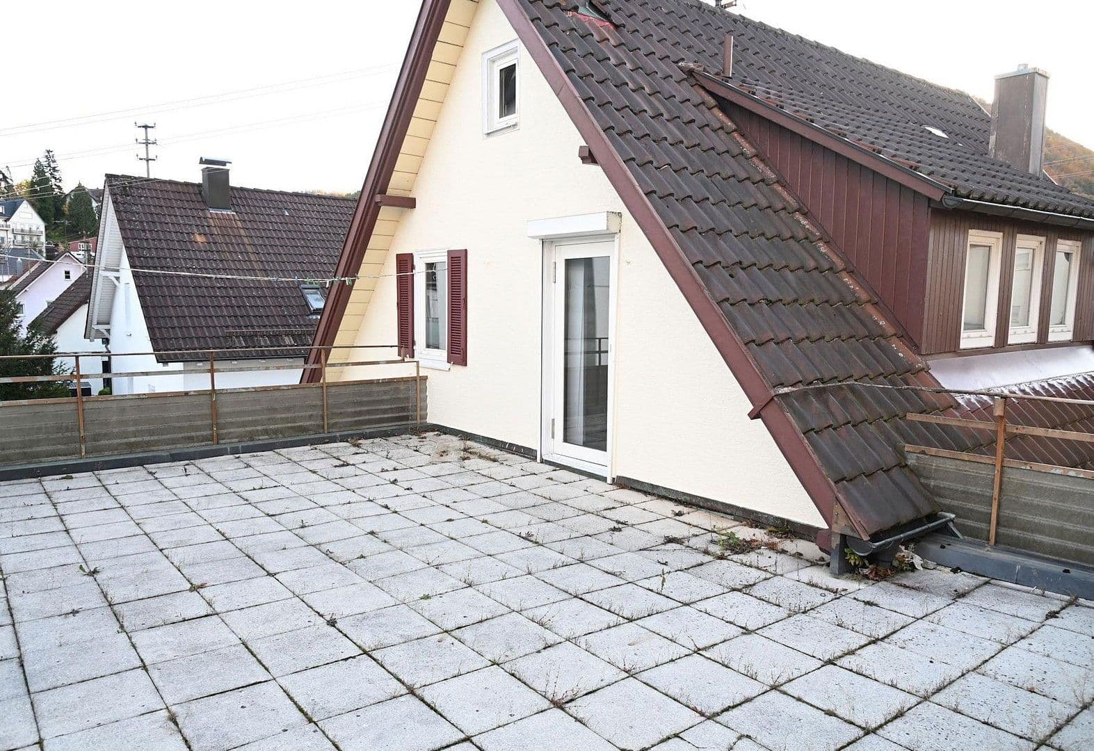 Prodej domu 143 m², pozemek 274 m², Eichendorffstr. 10, Bad Urach, Bádensko-Württembersko Prodej domu 143 m², pozemek 274 m², Eichendorffstr. 10, Bad Urach, Bádensko-Württembersko