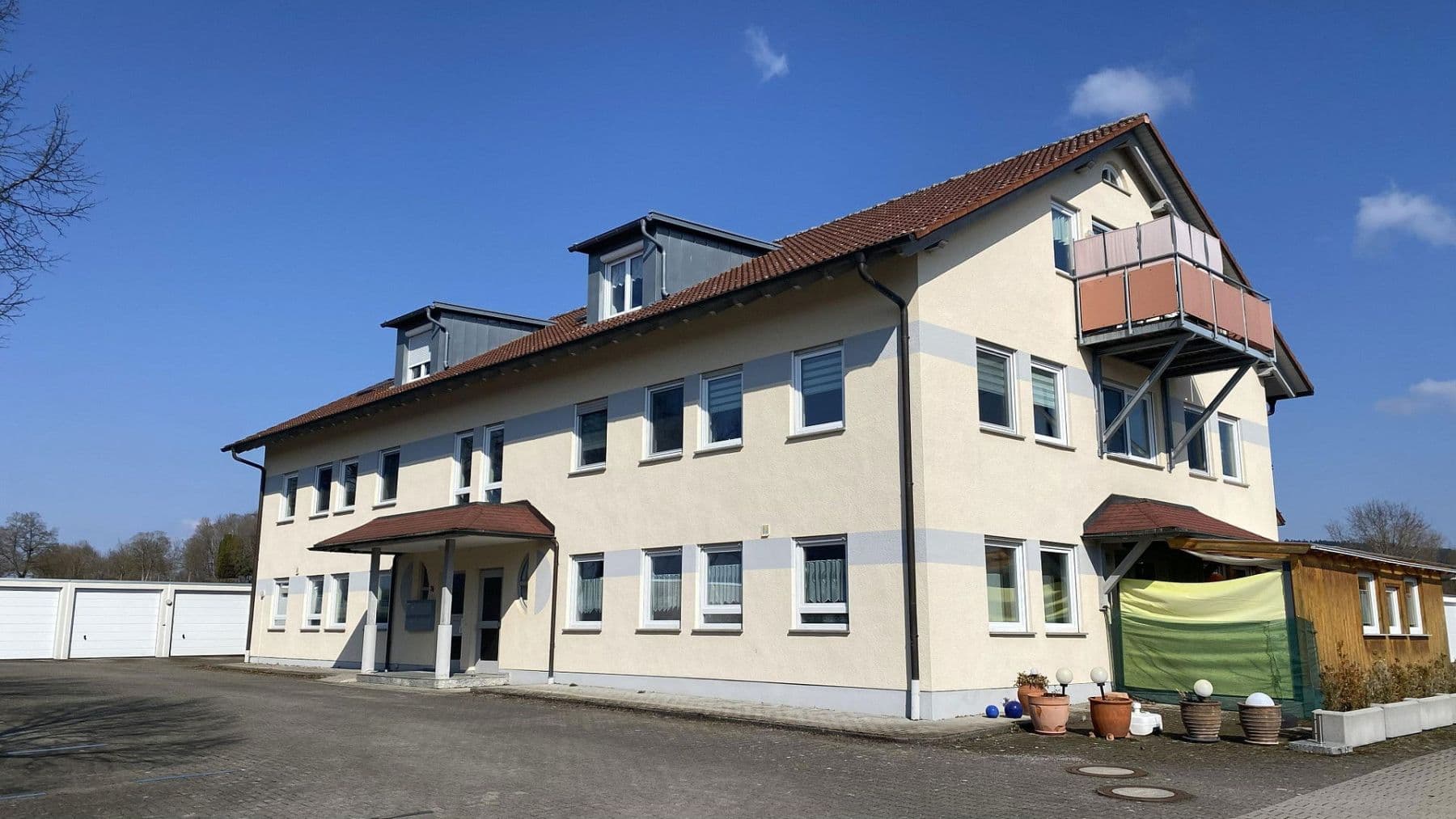 Prodej domu 576 m², pozemek 1.764 m², Tuninger Straße 36, Bad Dürrheim, Bádensko-Württembersko Prodej domu 576 m², pozemek 1.764 m², Tuninger Straße 36, Bad Dürrheim, Bádensko-Württembersko